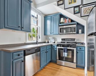 Charming Little Mixson | Enjoy Park Circle's Best - North Charleston - Kitchen