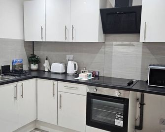 Modern 2-Bedroom Apartment Near Central London - Welling - Kitchen