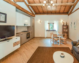 Gorgeous Home In Fabrica Di Roma -Lt- - 파브리카 디 로마 - 거실