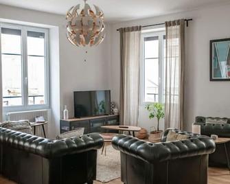 Appartement design style loft, centre, terrasse - Vichy - Living room
