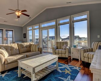 Gorgeous Views! Waterfront, Elevator, Pool, Kayaks, Day Docks, & Fishing - Topsail Beach - Sala de estar