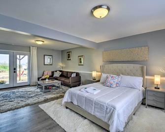 Cozy Port Orchard Home with Grill and Fire Pit! - Port Orchard - Bedroom