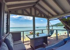 Le Nautique Beachfront Apartments - Anse Royale - Balkon