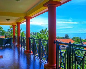 Rosemary Courts Hotel - Entebbe - Balcón