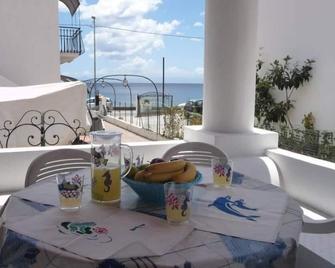 Eolian room in a seafront building Lipari - Lipari - Balcony
