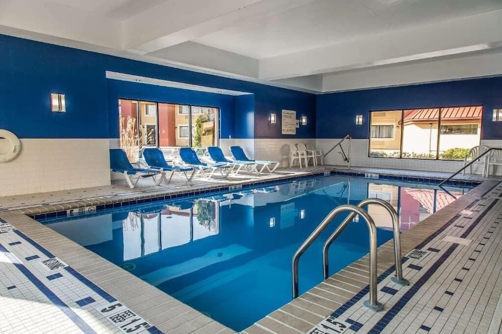 Regency Inn and Suites - No Smoking Double Bed - New London - Piscina