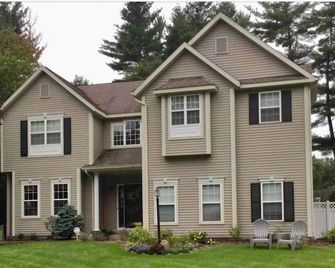 New Saratoga Springs Rental Retreat with Large Heated Pool - Gansevoort - Edificio