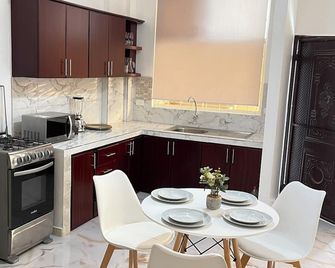 House in the city of Catamayo, the valley of the Eternal Sun, close to everything. - Catamayo - Kitchen