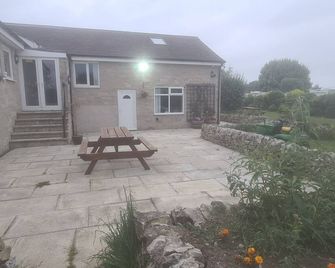 Greystones Nawab Annexe Sleeps 6 - Buxton - Patio