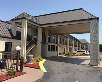 Deluxe Inn& Suites - York - Building