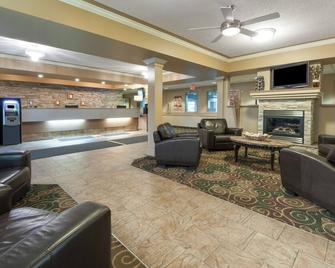 Super 8 by Wyndham Fort Saskatchewan - Fort Saskatchewan - Лоббі