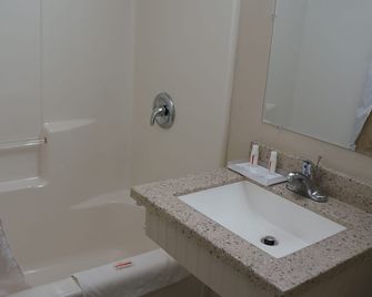 Best Stay Inn - Plainville - Bathroom