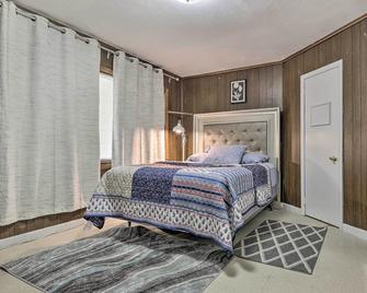 Springfield Vacation Rental: 1 Mi to Downtown - Springfield - Bedroom