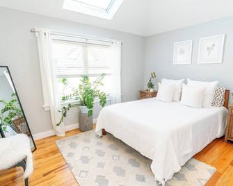 Skylight - Your Happy Place - New Haven - Bedroom