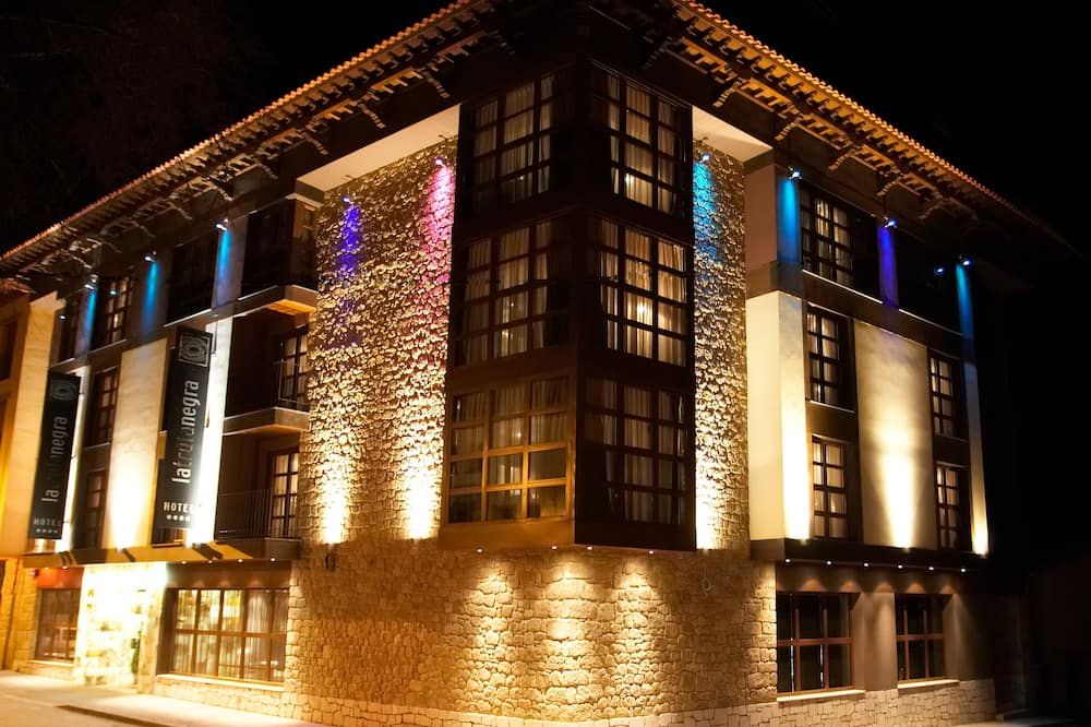 فندق لا تورفا نيجرا