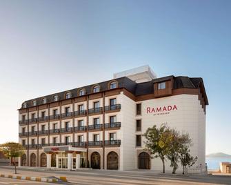 Ramada by Wyndham Van - Van - Building
