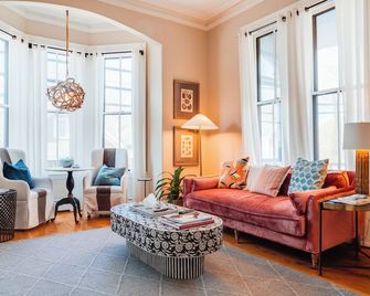 The Centerboard Nantucket - Nantucket - Living room