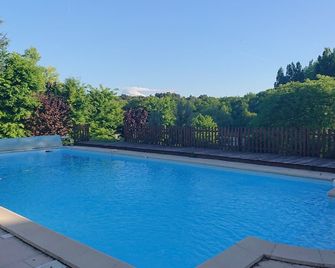 Entire Cosy Cottage With Pool Idyllic Location Close To Aubeterre Amazing Value! - Saint-Romain - Pool