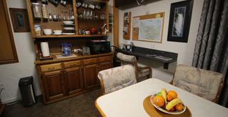 Rick's ocean view BnB. Exclusive use lower level deluxe home, daily butler. - Port Angeles - Ravintola