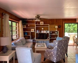 Cosy Cottage in Islamorada with private garden & pool - 6 pers. - Islamorada - Living room