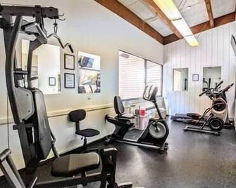 Newly Remodeled Cedar Lodge Room w/ Lake Views! - Laconia - Gym