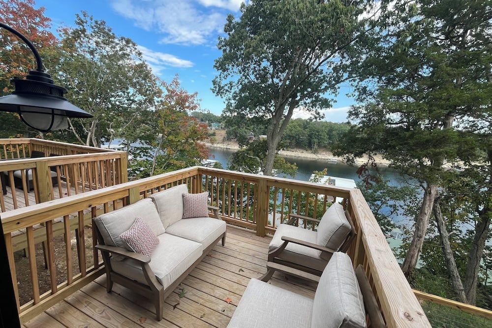 New Lakefront Condo on Herrington Lake Lancaster - Walk to the Marina! - Lancaster - Balcón