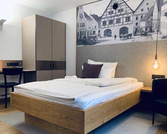 Stadthotel Kachelofen - Krumbach - Bedroom