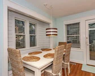 Oasis in cape fear station forest with wildlife views - Bald Head Island - Dining room