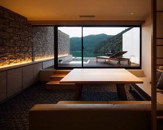 أونزين أزوماين - انزين - غرفة نوم