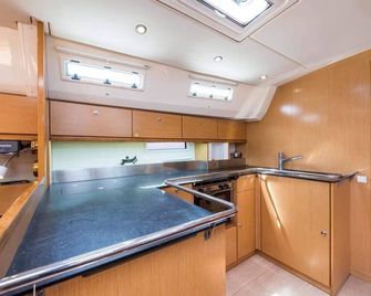 50’ sailboat for rent - Sami - Kitchen