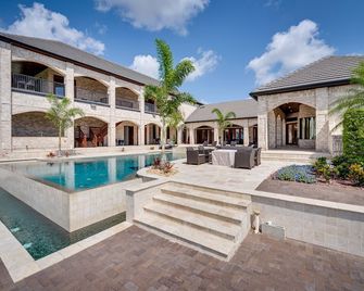 Groveland Home w/ Pool: Luxurious Lakefront Oasis! - Groveland - Pool