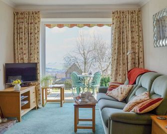 3 bedroom accommodation in Blakeney Hill, near Lydney, Forest of Dean - Blakeney - Living room