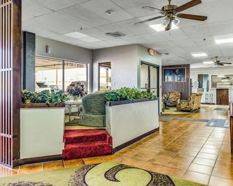 Camelot Inn - Amarillo - Lobby