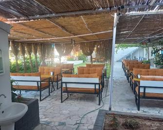 إمرينز أوتل - سسمى - شرفة مرصوفة