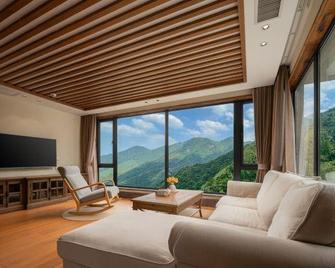 Yinchuanju Anji Canyon View Hot Spring Resort - Hangzhou - Living room