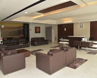 Hotel Armani Residency - Ramapuram - Lounge