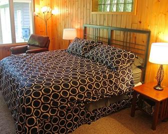 Beautiful, Private Vacation Space. Cabin Feel Right Outside The City! - Duluth - Habitación