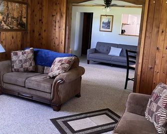 Camas Creek Cabin - Hamilton - Living room