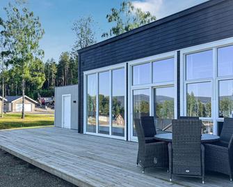 Gorgeous Home In Hurdal With Lake View - Hurdal - Patio