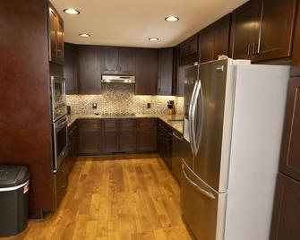Mark and Faiths Lake House - Jackson - Kitchen