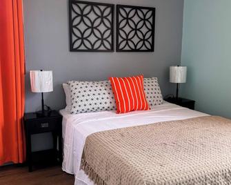 Charming 2-bedroom house with WiFi, AC in delightful Christ Church - Christchurch - Bedroom