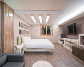 Top Motel - Gyeongju - Bedroom