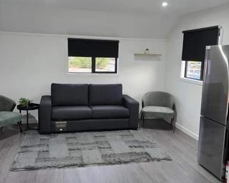 Microtel Backpackers - Hamilton
