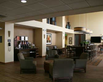 Hampton Inn & Suites Pueblo/North - Pueblo - Salónek