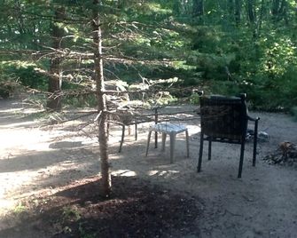 Luxury Studio Rental in a Charming Cottage on Lake Huron near Grand Bend, Ontario - Grand Bend - Patio