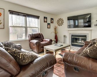 Indianapolis Rental Home w/ Gym: Near Speedway! - Indianápolis - Sala de estar