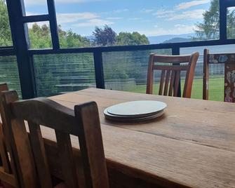 Cosy Original Miners Cottage - Magnificent views of the Great Western Tiers - Deloraine - Їдальня