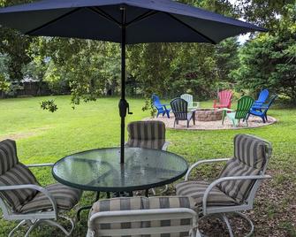 Cozy Home in Central Morehead 5min from the Beach - Morehead City - Patio