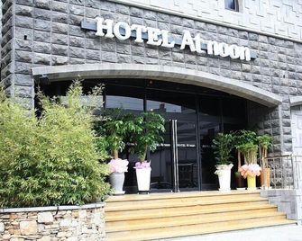 Boutique & Luxury Hotel At Noon - Jeju City - Building