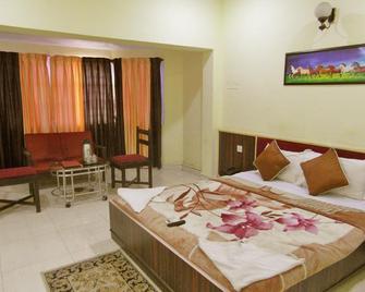 Dariya Darshan Hotel - Daman - Bedroom